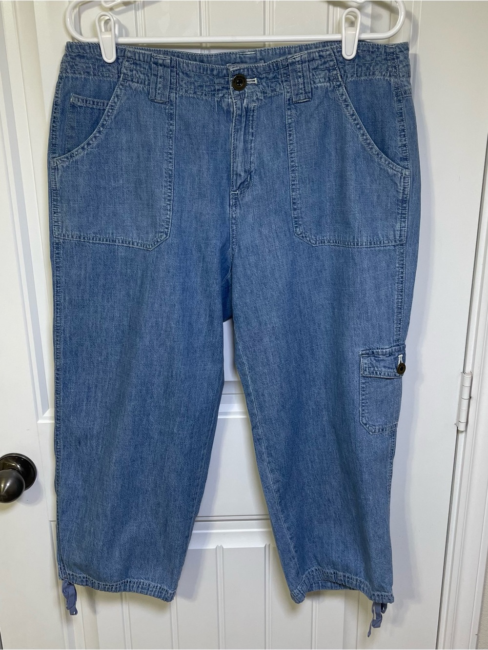 G.H. Bass & Co Women’s 14 Light Denim Chambray Cargo Capris Drawstring Hem Cuffs